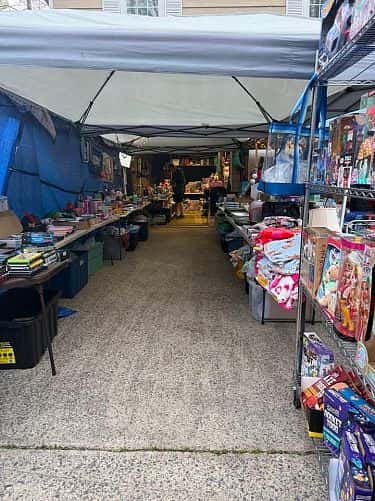 BIG YARD GARAGE SALE FRIDAY N SAT RAIN OR SHINE