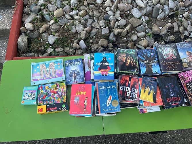 Multi Family yard sale!!