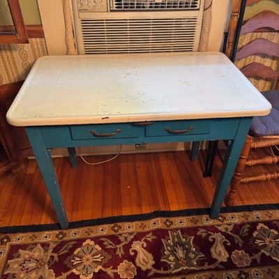Treasured Finds in Park Ridge: Everything must go! Stop by for some get finds.