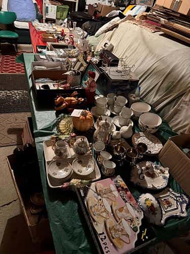 Garage Sale - 37740 Mallory Drive  Livonia, MI