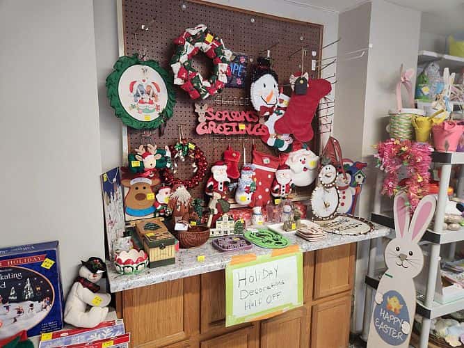 50% OFF HOLIDAY DECORATIONS SALE