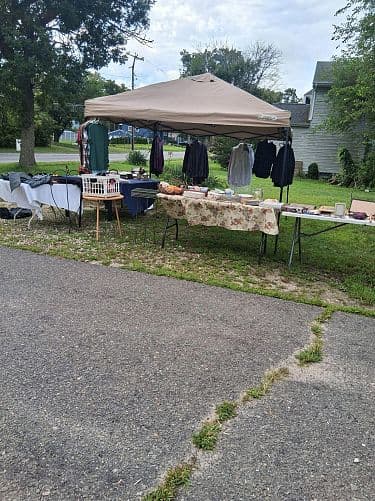 Yard Sale — photo 1