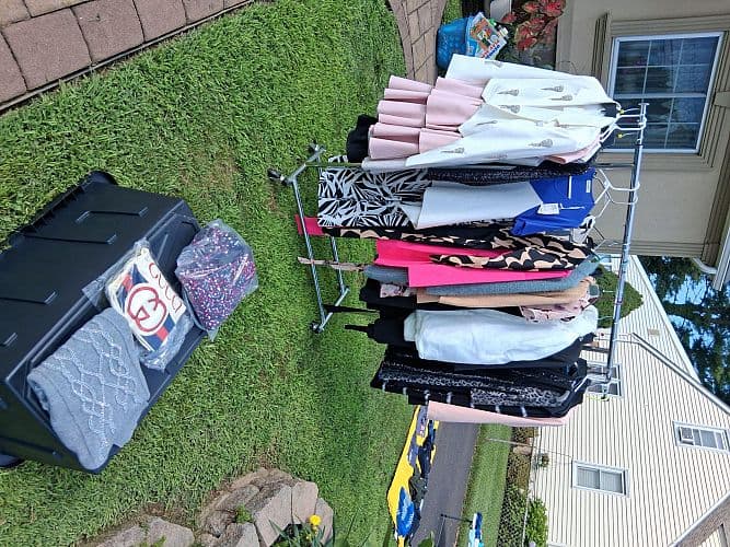 Yard sale — photo 1