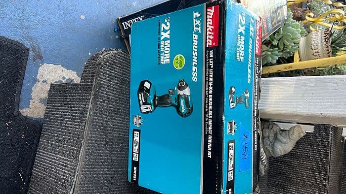 Big Garage sale Moving sale