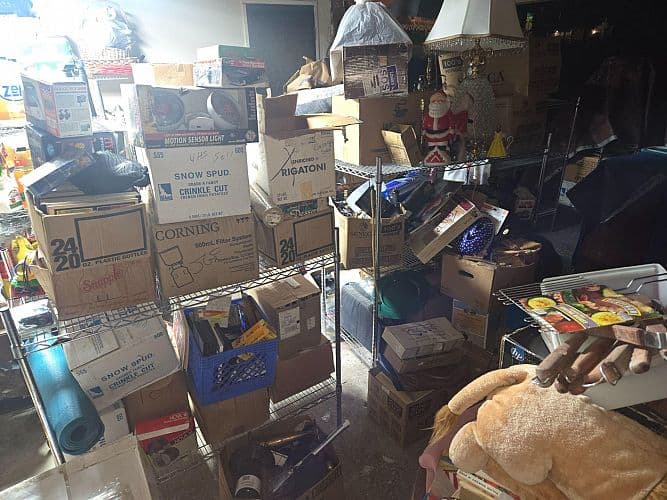 Huge Garage Sale (HUGEEEEEE)