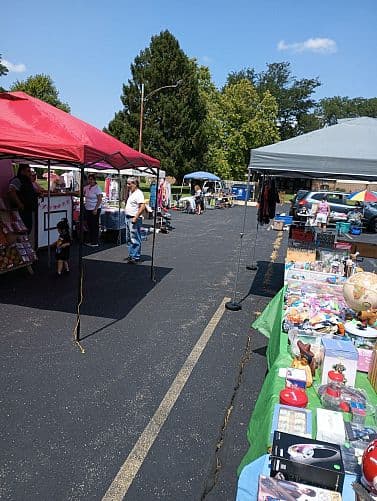 Cool Oak Lawn Flea Market