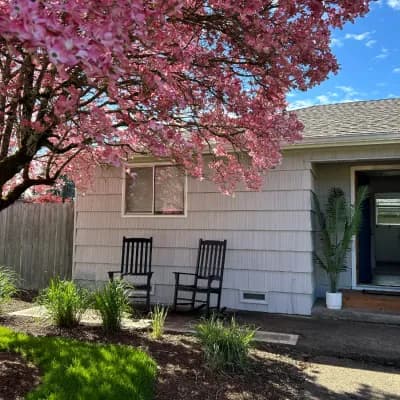 McMinnville, OR Moving Sale - Furnishings, Home Décor & More Near 3rd Street — photo 1