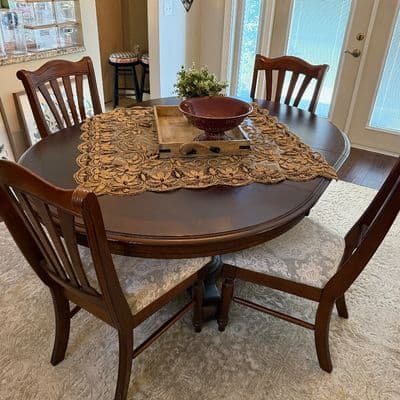 Valrico Estate Sale 2 Day Designer Clothing, Light Fixtures, Cabinets, Skin Care, Decor and more! Ho
