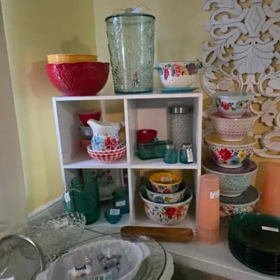 ReDesigning Women Estate Sales - 2715 Highland Circle in Rogers, AR