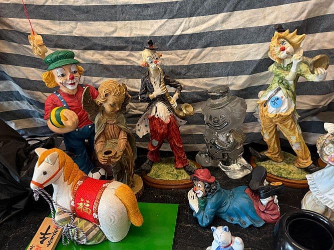 HUGE GARAGE SALE - LOTS OF ITEMS