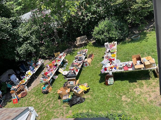 Back Yard Sale — photo 1