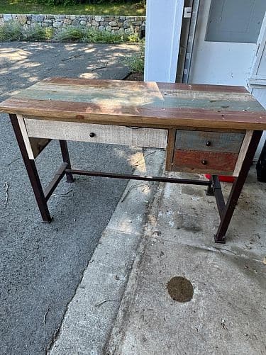 Multi-family garage sale in Essex CT at 9 Evans Lane.