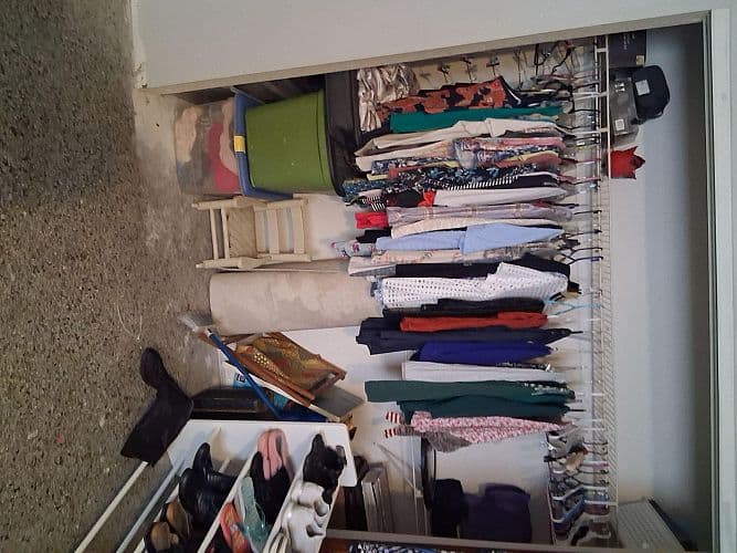 Huge indoor yardsale 5rms full