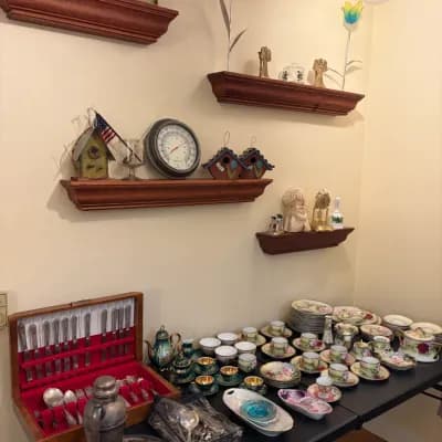 Arlington Heights Estate Sale - Jewelry, Kitchen, Clothing & Collectibles Galore!