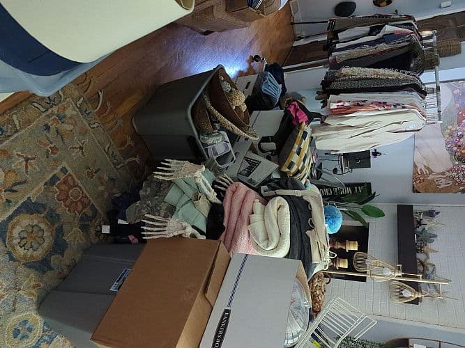 Moving sale — photo 1