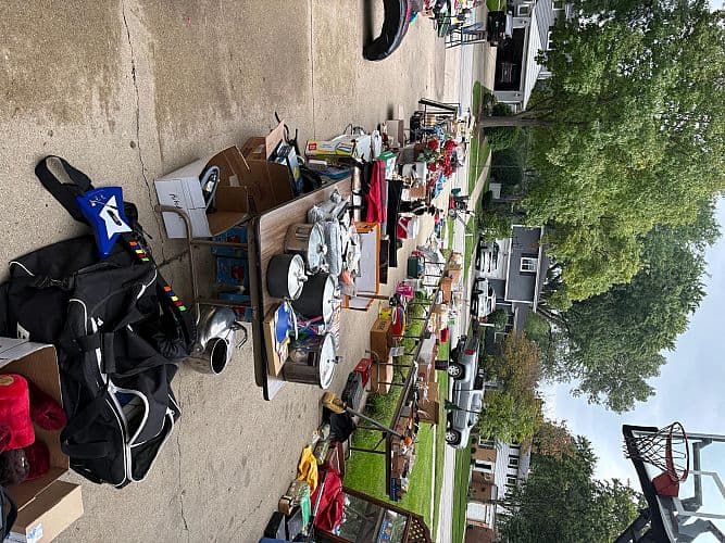 Garage Sale $1 Day — photo 1