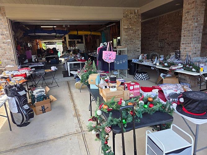 Huge Garage sale! Sat & Sun: lots of Christmas
