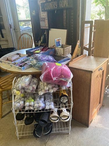 MULTI-FAMILY MUNDELEIN GARAGE SALE!!!!!
