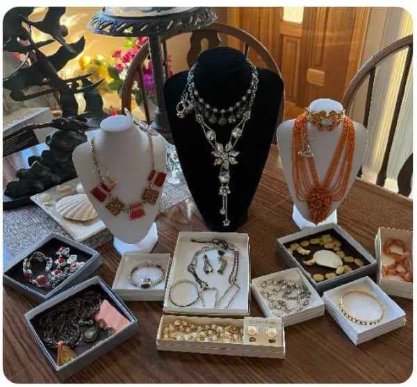 🚨 HUGE 3-DAY GARAGE SALE! 🚨