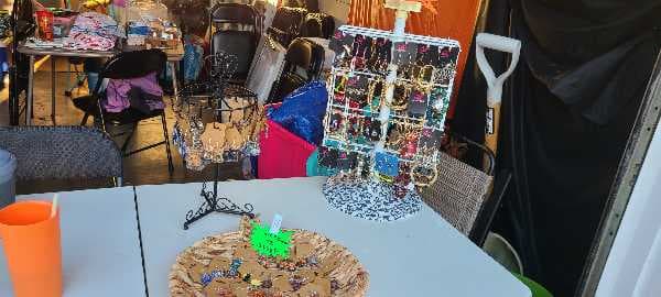 multi family ,& neighbors yardsale