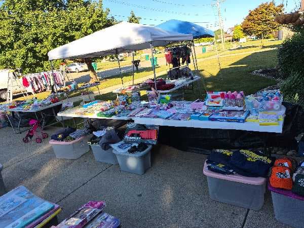 Large Fall Garage Sale — photo 1
