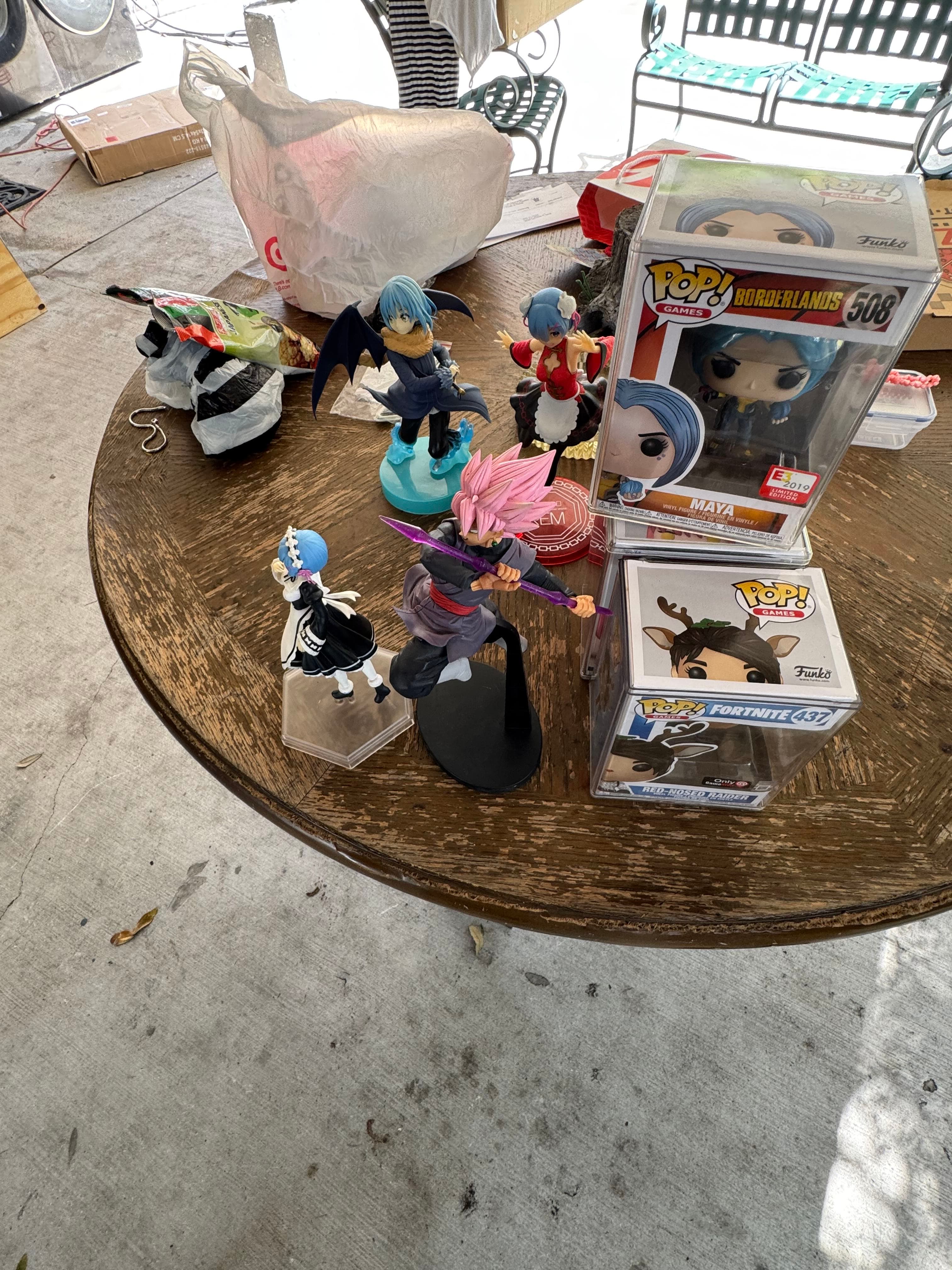 Garage sale! Yard sale!