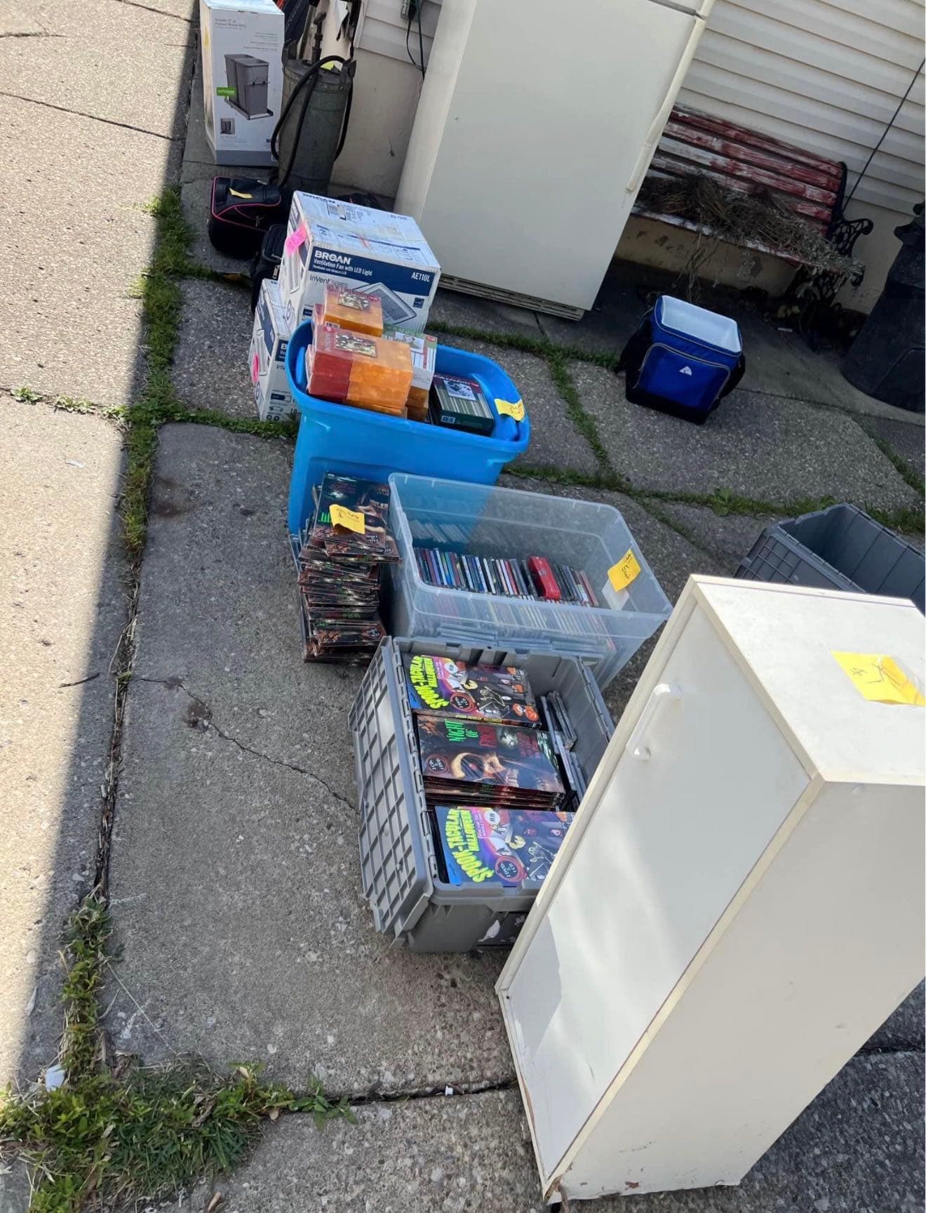🔥 HUGE GARAGE SALE - TONS OF NEW ITEMS! 🔥 - Saturday - Cheektowaga
