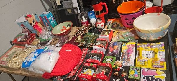 Huge Garage Sale! Tons of items! — photo 1